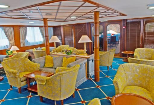 Lounge del MY Callisto (Vista hacia Popa)